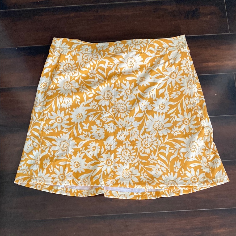Rip Skirt Floral Yellow Skirt with Pockets Summer Vacation Size Large